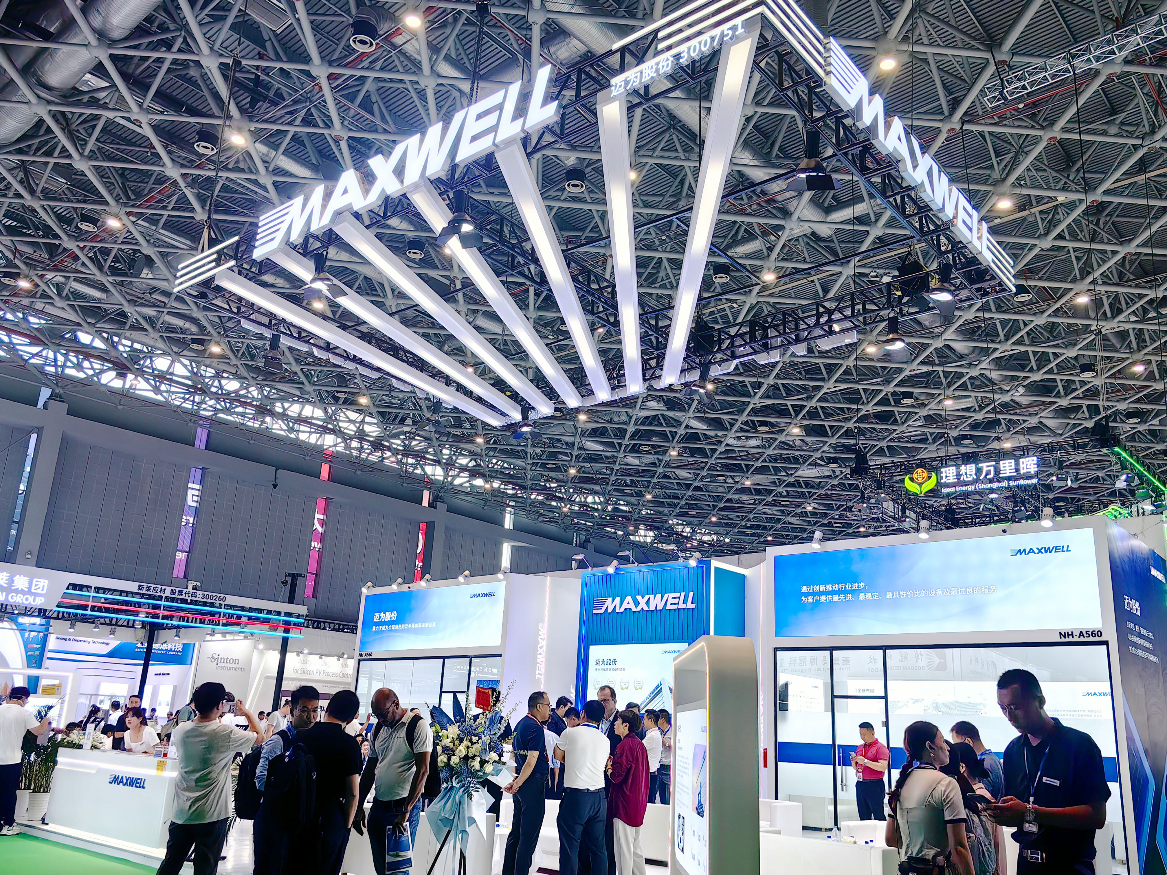 Maxwell.jpg Maxwell.jpg